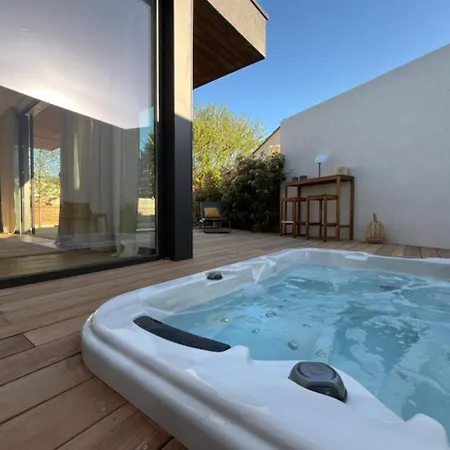 Lodge Valbelle, Maison Independante Avec Jacuzzi Tourves Exterior photo
