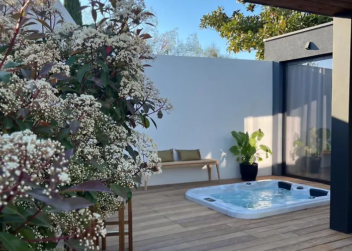 Lodge Valbelle, Maison Independante Avec Jacuzzi