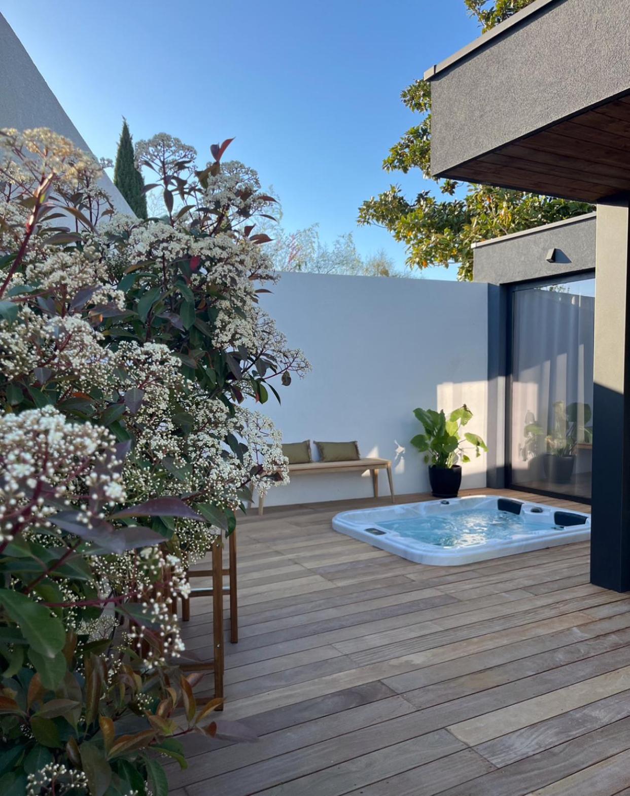 Valbelle, Maison Independante Avec Jacuzzi Holiday home Tourves